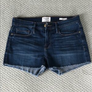 Frame le cutoff jean shorts size 26